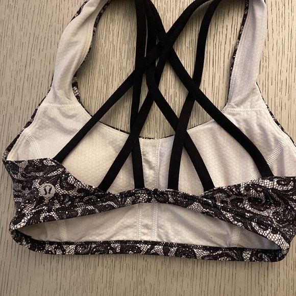 Lululemon sports bra - Picture 3 of 3